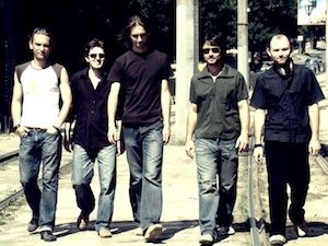 ���� ���i��