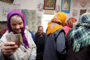 За что же мы, старики, страдаем? За что же мы, старики, страдаем?