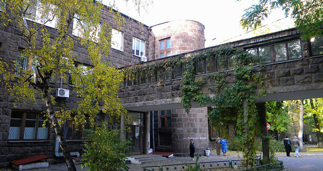 Шедевр конструктивизма – амбулаторный городок Соцгорода. Ныне 3-я городская больница Запорожья